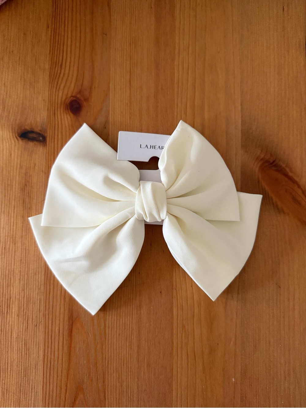 La Hearts Cream Oversized Hair Bow Clip